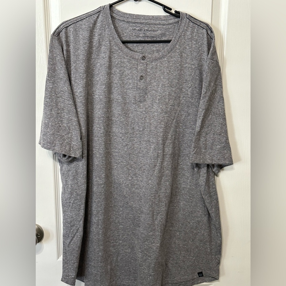 Men’s 2 button down tee